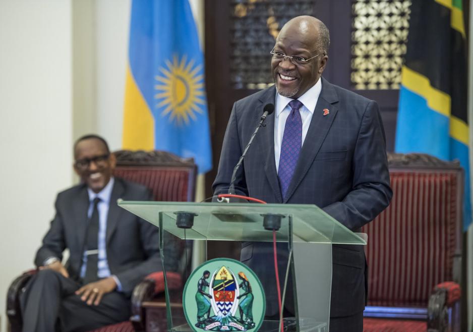 John Magufuli foran pressen i Tanzania