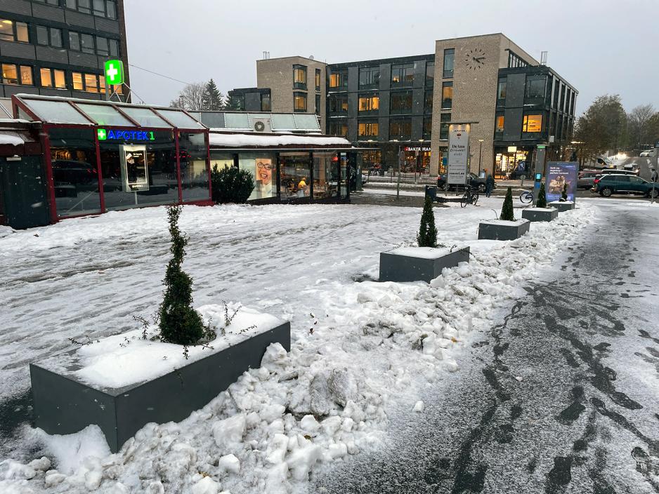 Nærbilde av plass mellom Vinderen Torvet og Borgenveien