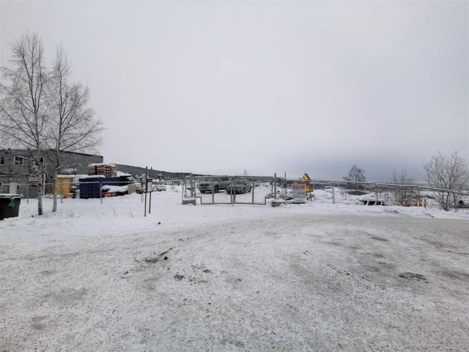 Anleggsparkering ved byggeområdet til Slattumhallen