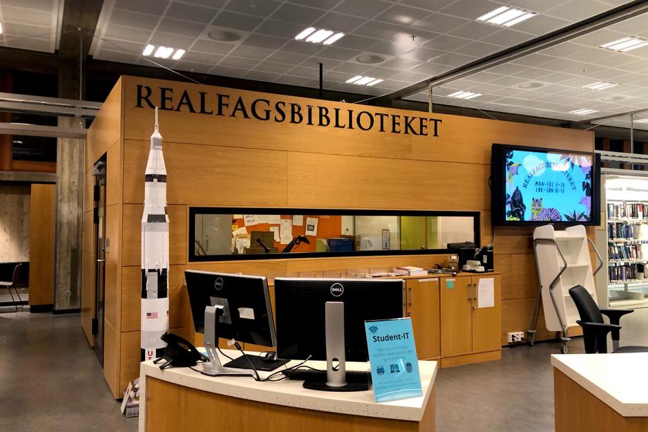 Interiøret i Realfagsbiblioteket ved Universitetet i Oslo