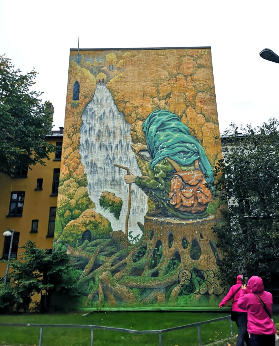 Gatekunstneren Rustam Qbic sitt verk «Water of life» på Tøyen