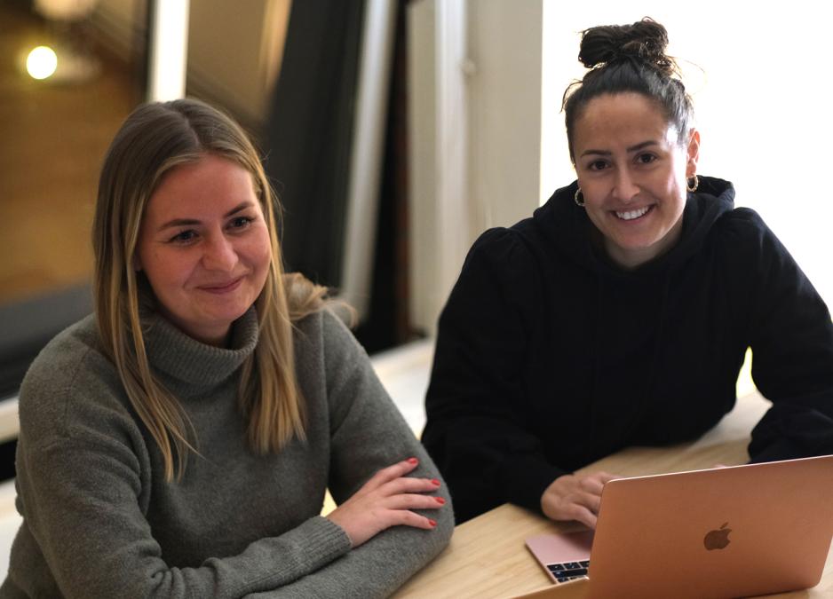 Lina Solheim og Martine Malmberg har en plan om at Vulvaprosjektet skal leve videre og videreutvikles, etter levert avslutningsoppgave. 