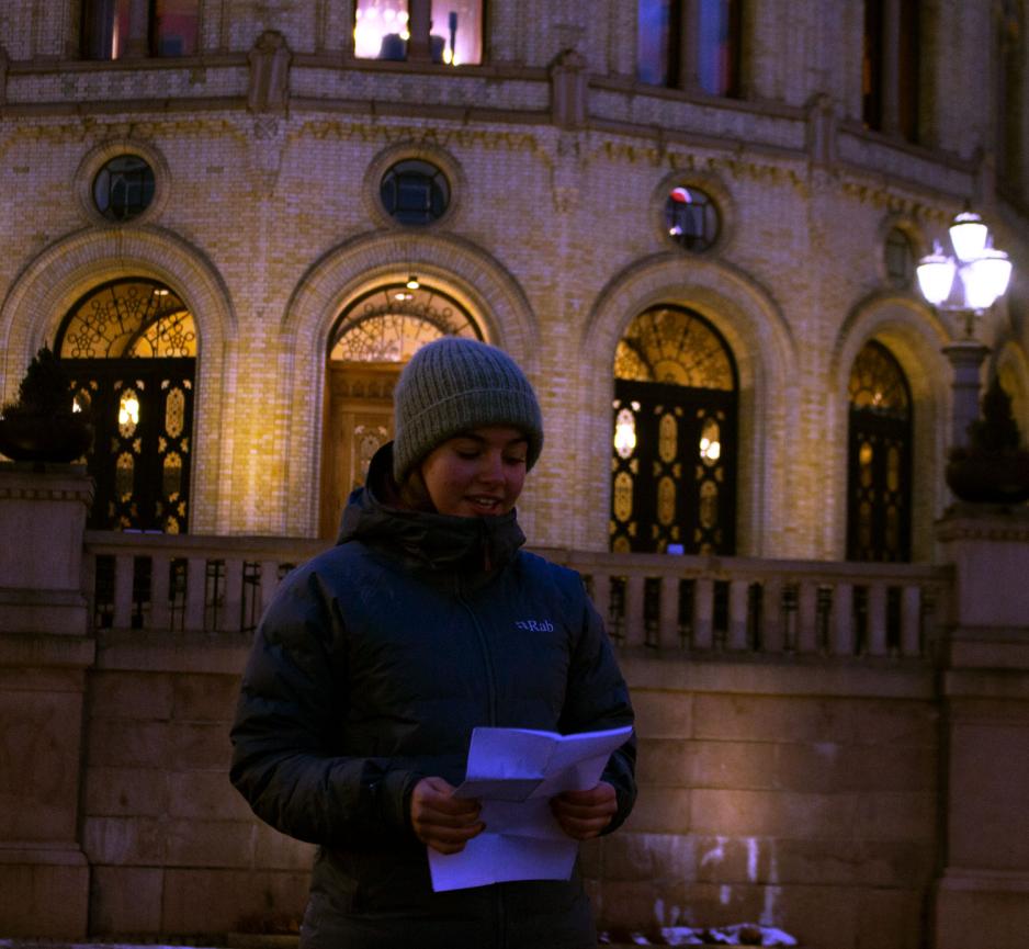 Sofie Sinnes fra Grønn Ungdom holder appell