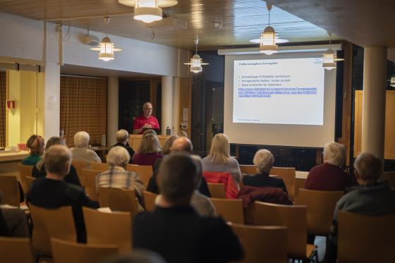 Seminar av slekt og data Oslo Akershus, i podium snakker Sigbjørn Elvebakken