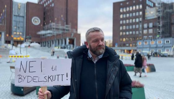 Leder av Grorud bydelsutvalg protsterer mott 2025-budsjettet