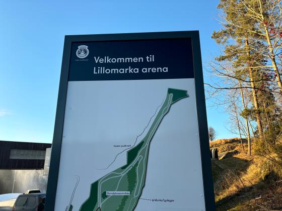 Skilt ved Lillomarka arena