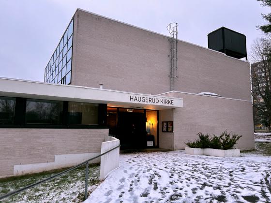 Haugerud kirke er en ny og moderne kirke som ligger i Østensjø-området.