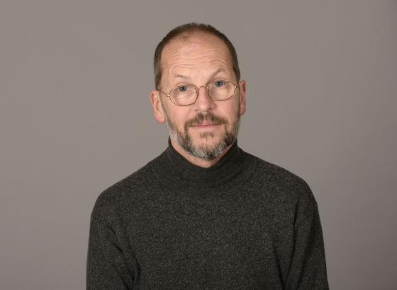 Mann i 60-årene med briller
