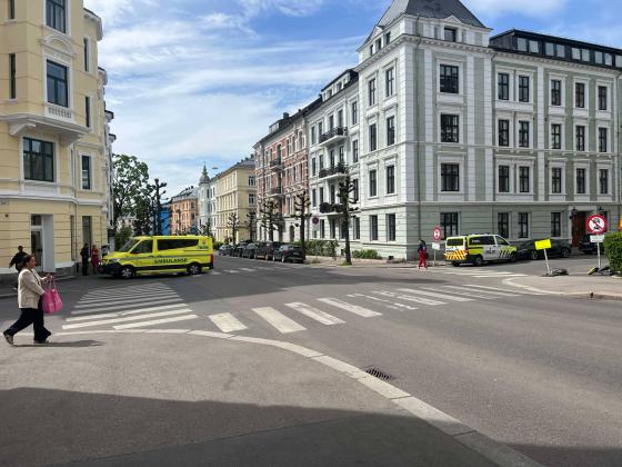 Ambulanse og politi på stedet ved Briskeby
