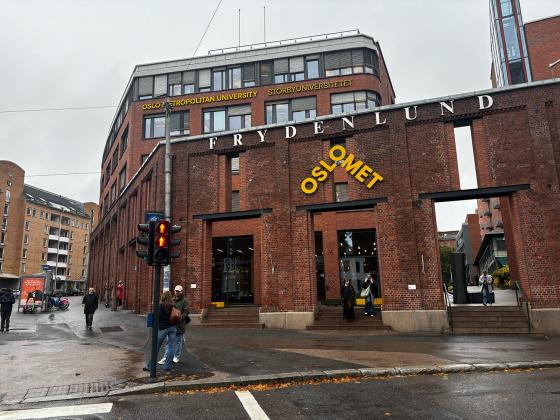 Inngangen til Oslomet ved Frydenlund.