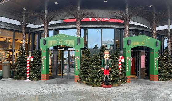 Bilde av inngangspartiet til kjøpesenteret CC Vest på Lilleaker