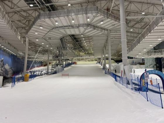 Inne i SNØ-hallen på Lørenskog