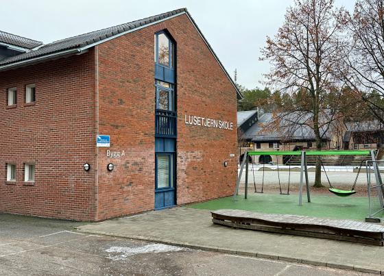Utenfor Lusetjern barneskole