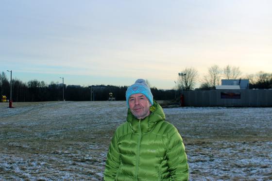 Per Ivar står på Voksenjordet