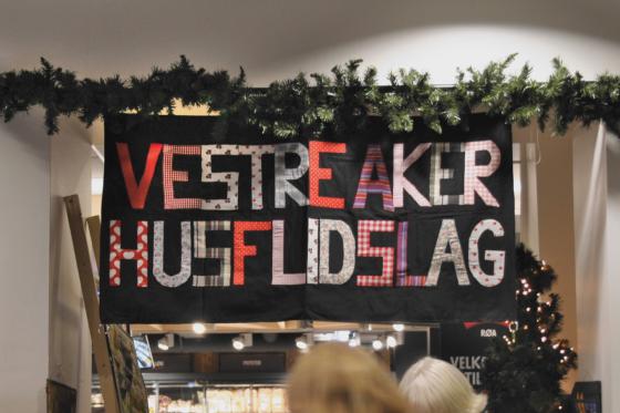 Hjemmelaget tekstilbanner på Vestre Aker Husflidslags julemarked