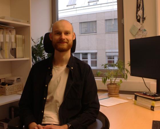 Forsker p&aring; kontoret sitt