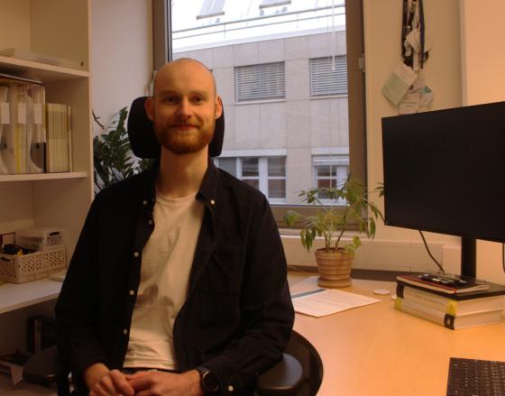 Forsker p&aring; kontoret sitt