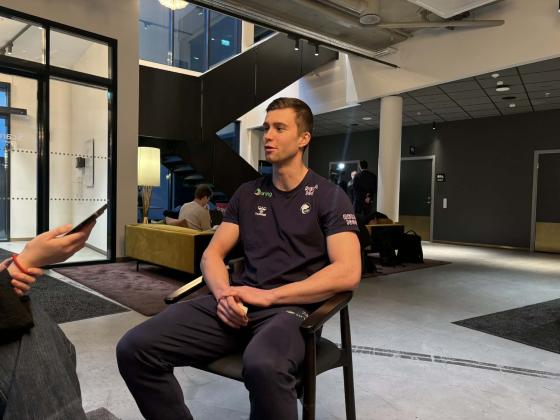 Alexandre Blonz blir intervjuet