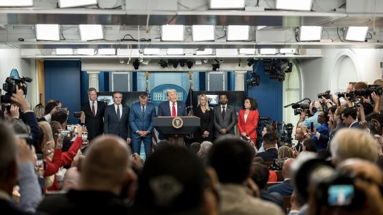 Pressekonferanse i Det hvite hus med medlemmer av Trump-regjeringen. 