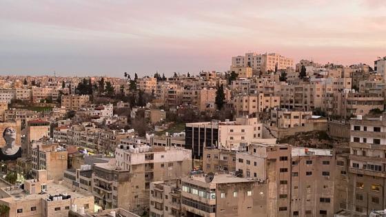 Utsikt over Amman i solnedgang
