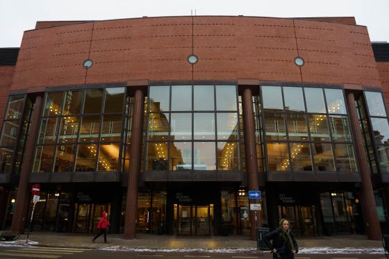 Inngangen til Det Norske Teateret tatt utenfor