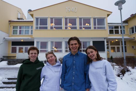 Elever foran Romerike Folkeh&oslash;yskole