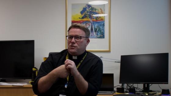 lufthavnpresten p&aring; kontoret