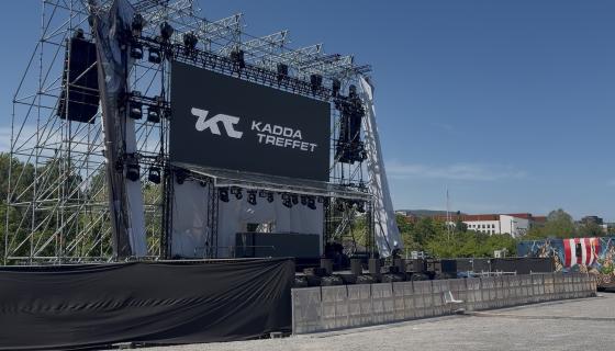 Scenen p&aring; kaddatreffet
