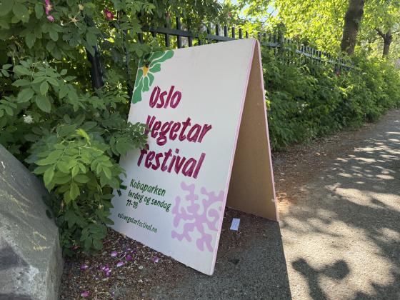 Skilt hvor det st&aring;r Oslo vegetarfestival