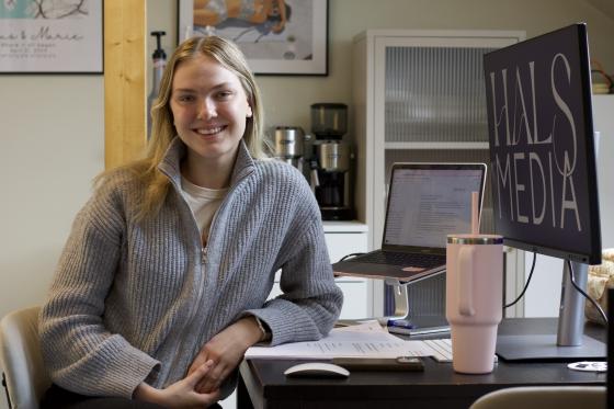 Marie Hals (21) fullf&oslash;rer en bachelorgrad i medier og kommunikasjon ved OsloMet