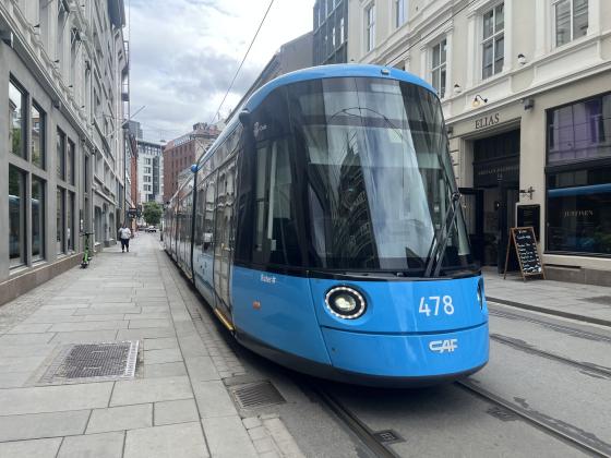 Bl&aring; trikk kj&oslash;rer i Tulinl&oslash;kka