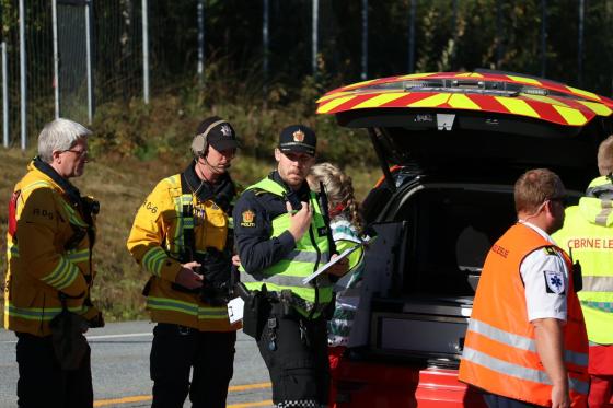 Utrykningspersonell utenfor Rallerudtunnelen