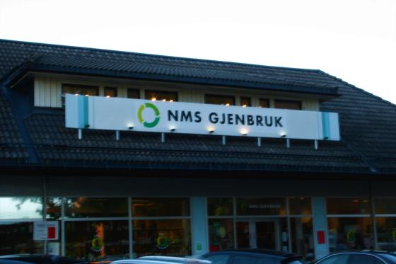 Forsiden av en av NMS Gjenbruk sine butikker.