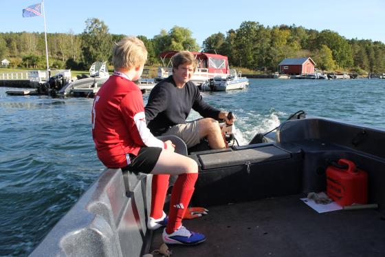 Knut kjører Jens til fotballtrening
