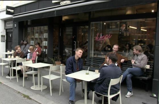 Hakone cafe på Grunerløkka. Folk koser seg med matcha.