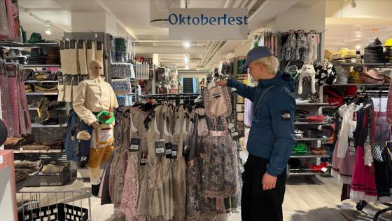 Kaj kikke på kostymer