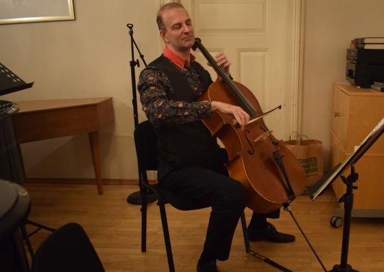 anton dymkov spiller cello