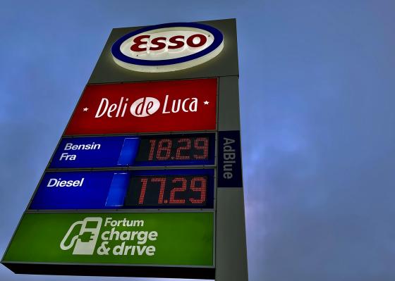 Esso skilt som viser bensinprisene