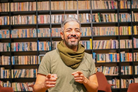 Komiker Yousef Hadoui på litteraturhuset.