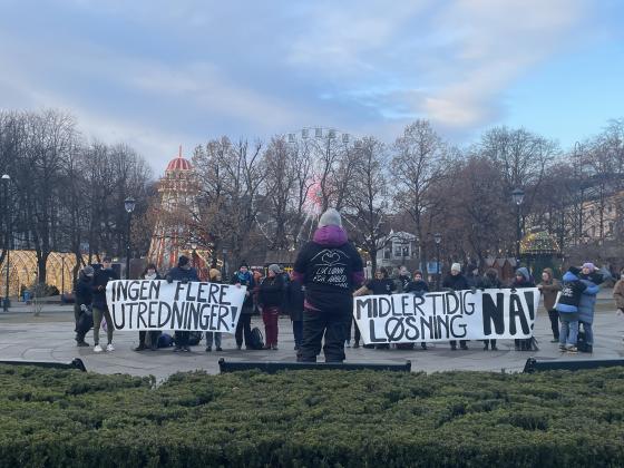 Frilanstolkene demonstrerer utenfor Stortinget