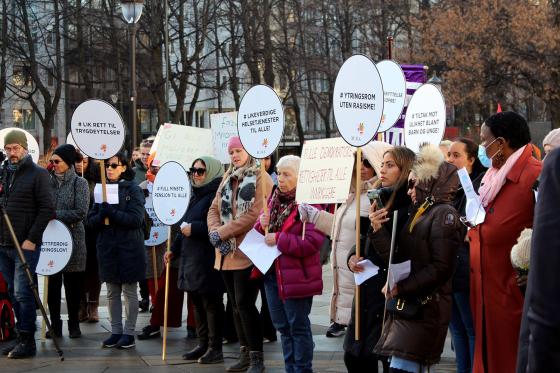 Demonstranter på Eidsvoll plass 3. mars 2022