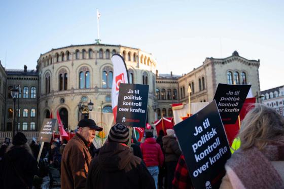 Demonstrasjon foran Stortinget