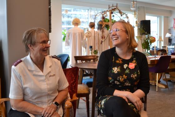 Laila Granseth og Heidi Jørgensen på Frelsesarmeen. 