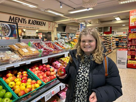 Dordi Lerum på butikken.