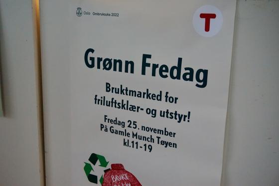 Bilde av Grønn fredag-plakat på Gamle Munch under Ombruksuka 2022. 