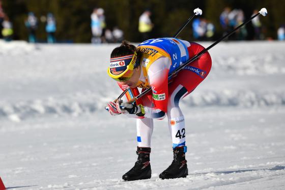 Heidi Weng går på langrenn