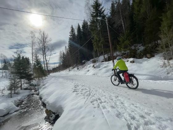 Syklist på snøen