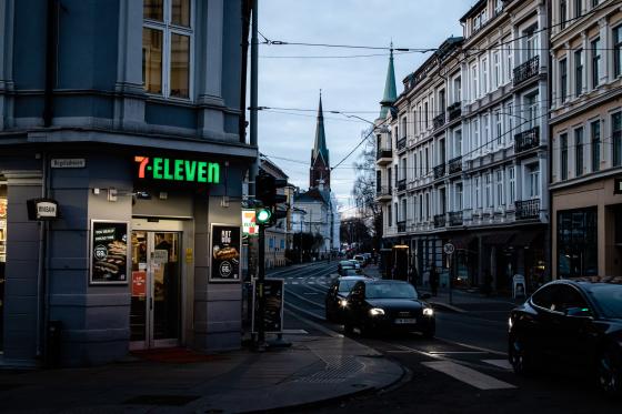 7-eleven i Bogstadveien, og gaten ved siden av.