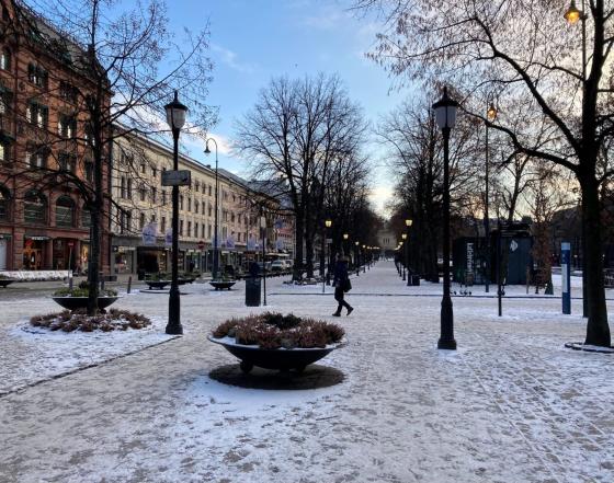 Karl Johans gate dekket av snø i januar