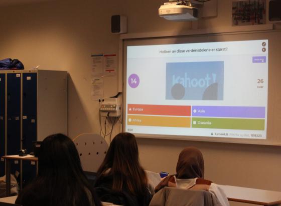 Kahoot på storskjerm i et klasserom